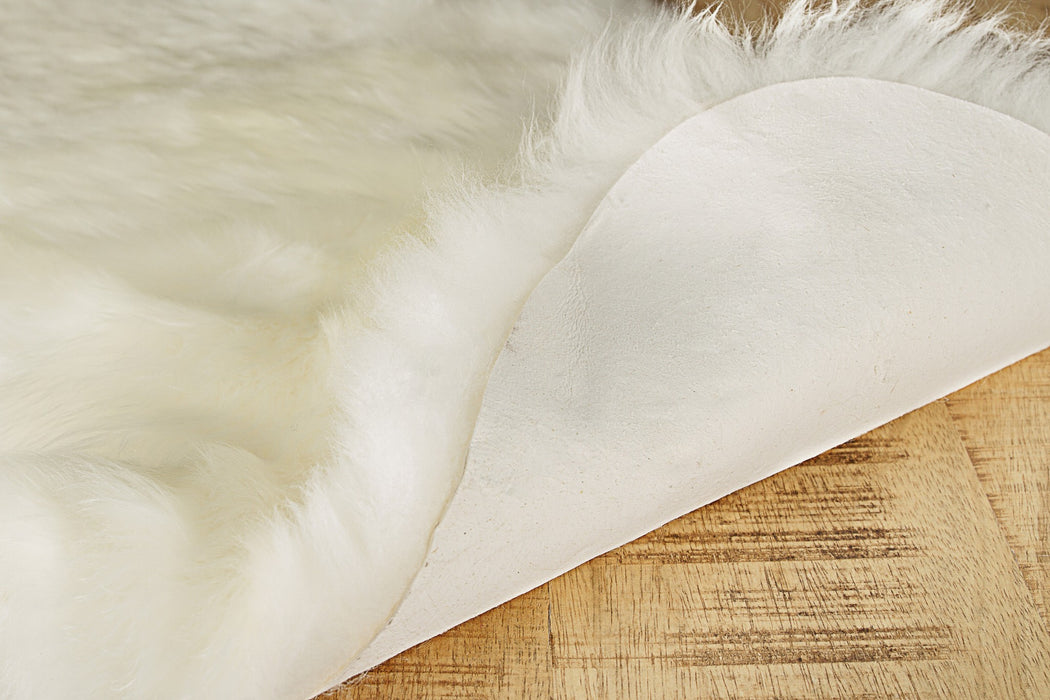 5' Off White Round Shag Sheepskin Area Rug