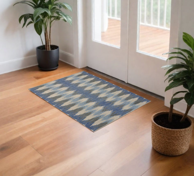 5' X 7' Blue and Cream Ikat Pattern Area Rug