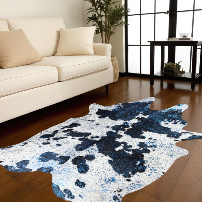 6' X 7' Black and White Cowhide Hand Knotted Area Rug